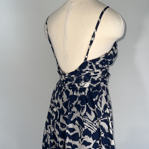 BCBG MaxAzaria Sz 8 - Picture 5 of 6